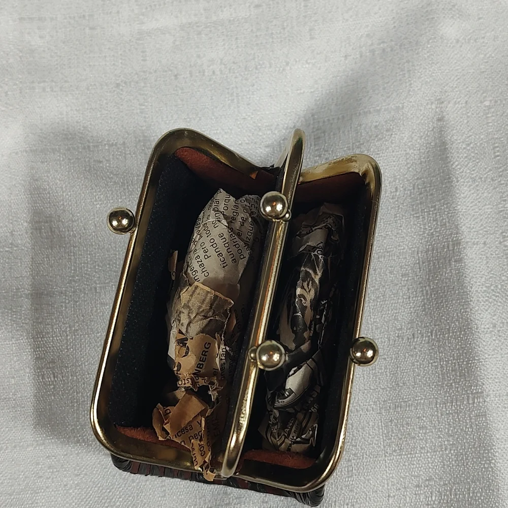 Small Cowhide Leather Money Coin Purse Metal Clasp Closer Square Bottom - Picture 6 of 11